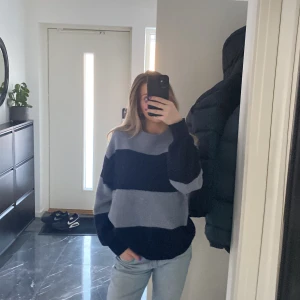 Randig stickad tröja - Fin tröja i bra skick skriv privat för fler bilder!🥰