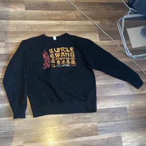 Sweatshirt - Snygg sweatshirt som är storlek L. Jag har använt den som oversized M
