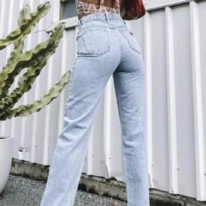 Helt nya abrand jeans med prislapp på! Kontakta för fler bilder💕