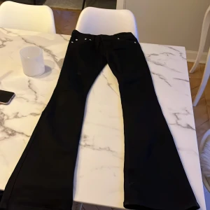 Lågmidjade jeans - Ett par lågmidjade bootcut jeans från Nelly💕 ändas använda nån enstaka gång