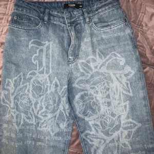 Jeans - Säljer mina fina jaded london jeans 