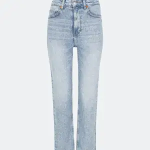 Ljusblåa jeans från bikbok cond 9/10, säljer pga att dem har blivit för små för mig. Skriv för mer bilder, pris kan diskuteras.