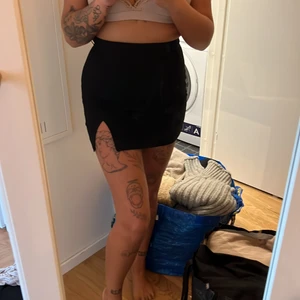 Kjol - Köpt på Pull’n bear, aldrig använd 