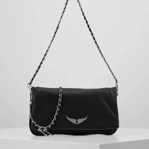 Zadig Voltaire väska  - Funderar på att sälja min sjukt snygga Zadig väska då den inte kmr till användning🥰Skulle oxå kunna tänka mig att byta mot något annat. Så om ni är intresserade av att byta elr har några funderingar är det bara att kolla🥰  (Lånade bilder) 