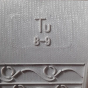 Ett par väldigt mjuka och fluffiga skor/tofflor, med djuransikte - Dom är helt oanvänd och det står strl: 8-9 men tror att kanske en 7 åring kan ha dom också. 