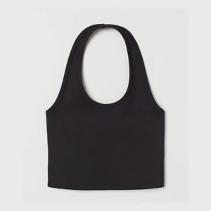 Croptop med halterneck - Svart ribbat linne med halterneck
