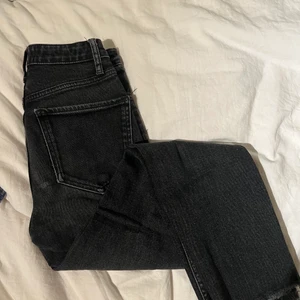Zara jeans - Zara jeans grå/svarta, stl 32