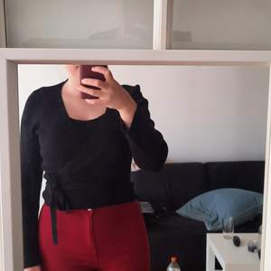 Black wrap shirt with v-neck (im wearing a top underneat it on the photos) - size: S 