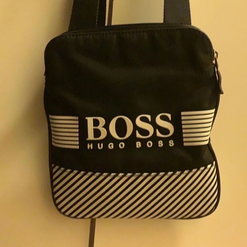 Svart Hugo Boss - Väskor | Plick Second Hand