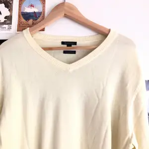 Gul super söt oversize tröja i storlek M, knappt använd ❣️