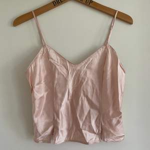 Nattlinne med shorts från Victoria’s Secret i skir rosa 100% silke.