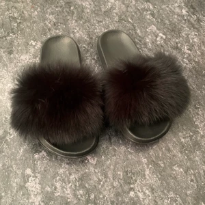 Päls tofflor - Äkta päls tofflor som är helt nya och oanvända, passar strl 38/39. 💓