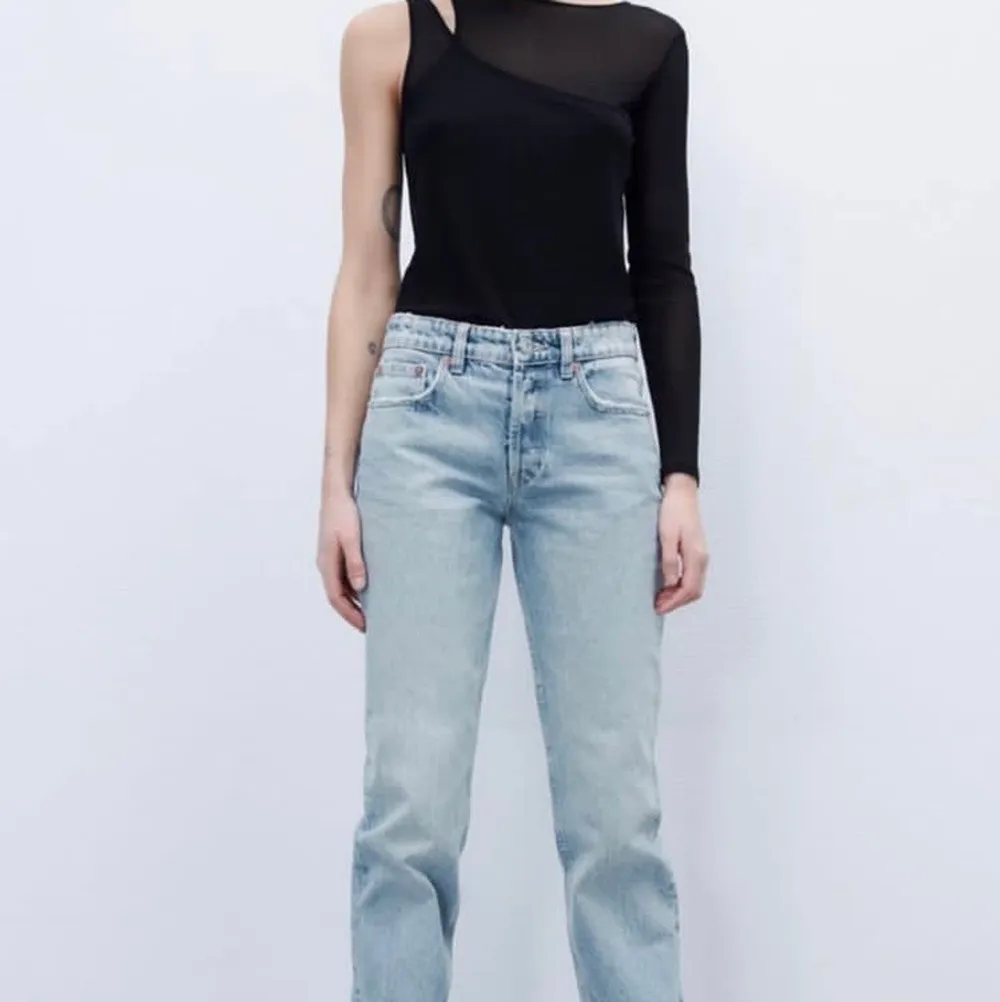 Helt nya jeans som är oanvända från zara i storlek XS. för mer information kontakta mig.. Jeans & Byxor.