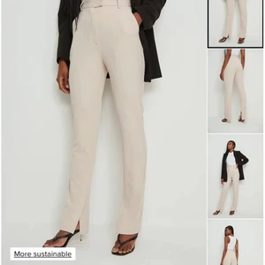 Beiga kostymbyxor  - Helt oanvända kostymbyxor från nakd, nypris 545 kr. Superfina med klackar 