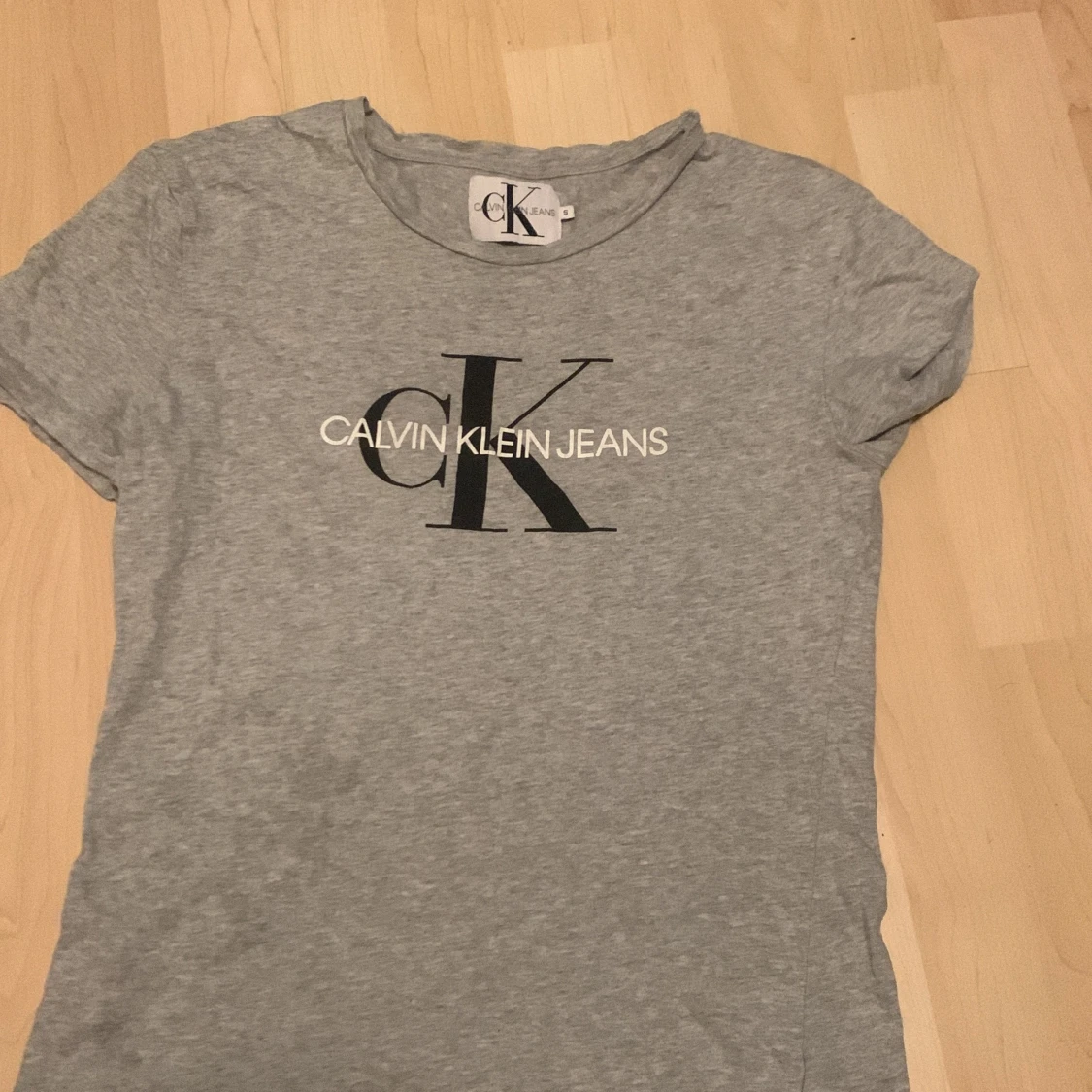 Grå Calvin Klein tröja 