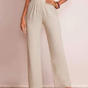 Linnebyxor  - Köpte ett par linnebyxor från shien. Älskade dom hela förra sommaren men sedan blev dom för korta. Jag som är 167.  Inget fel på dom, mycket bra skick. Säljer för 180 plus frakt 66. Tveka inte att höra av dig ❤️❤️