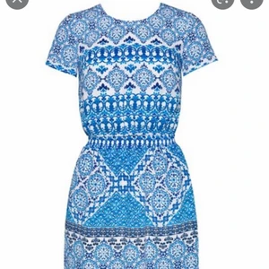 slutsåld klänning - IVYREVEL - Såååå fin klänning från Ivy Revel, helt slutsåld. Har tyvärr blivit förliten för mig då den är storlek 34. Hör av er för fler bilder eller vid frågor💕