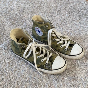Converse  - Militärmönstrade converse. Bra skick! (Frakt: blå påse XL 110kr)