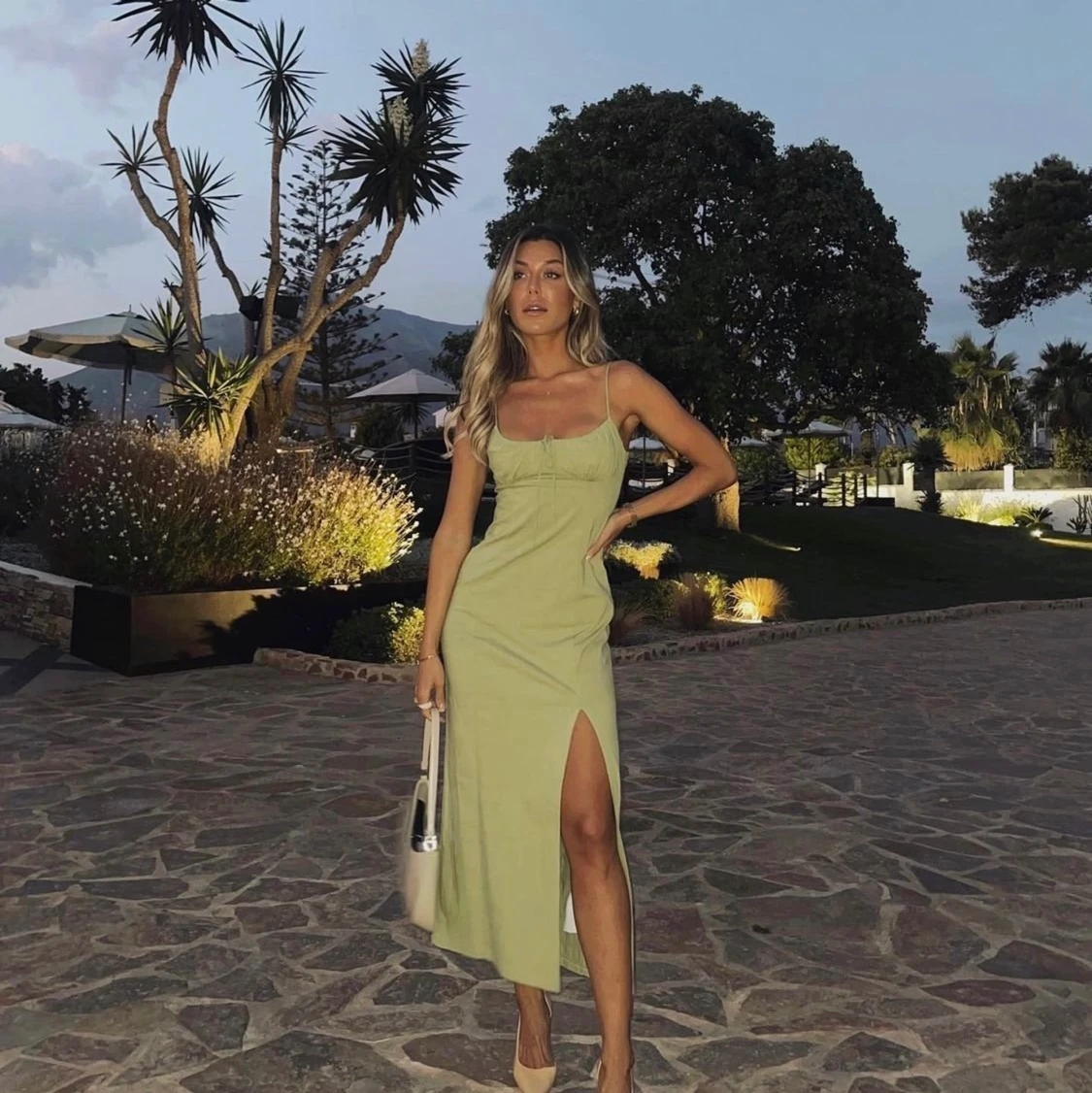 ZARA OMBLOGGAD POPULÄR GRÖN KLÄNNING STRL 34 