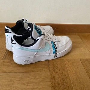 Nike Skor Airforce - Skorna passar mycket bra men de är för små på mig. De är i bra skick!