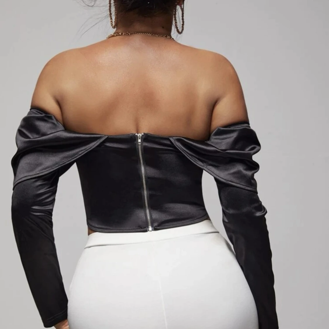 Svart topp med dragkedja  - 90