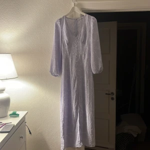 Klänning NELLYxGLAMOROUS - Endast testad! Storlek EUR 36