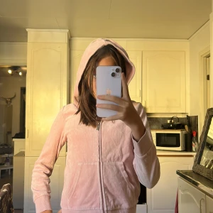 Rosa tjocktröja  - Rosa tjocktröja andvänd 2/3 gånger från Kubas pris 35