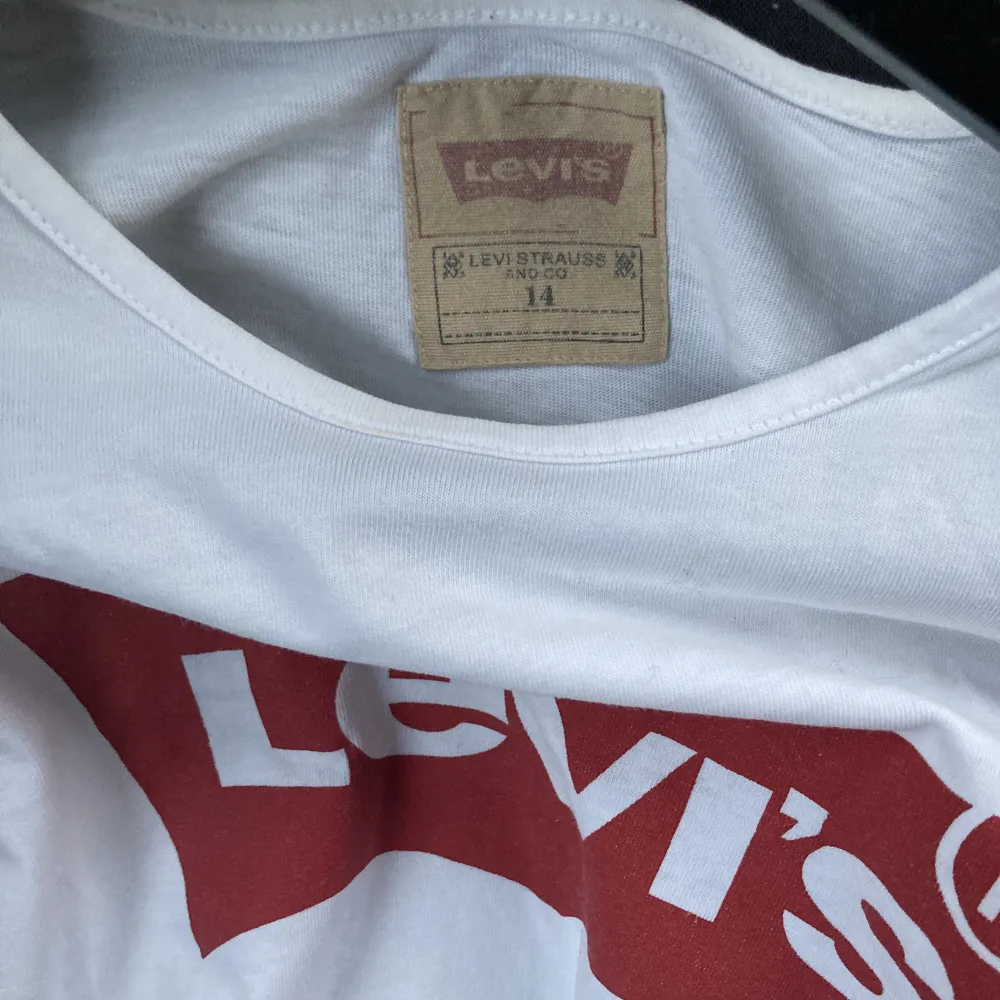 Vanlig LEVI’S t-shirt. . T-shirts.