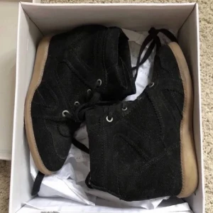 Pavement skor - Ett par jättefina pavement skor som är köpta för något år sen men aldrig använda endast provade, väldigt fint skick och priset går att diskutera💖💕skicka för fler bilder!