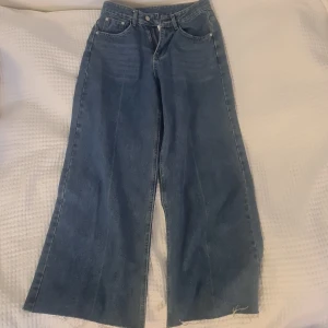 Shein jeans  - Säljer pga för liten storlek. Stl M men sitter som S. Från märket dazy 