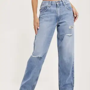 Helt nya Levis jeans i modellen ”94 baggy silvertab Z1994” i färgen indigo, storlek 28/31