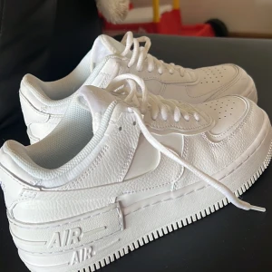Nike air force  - Storlek 36.5 säljer pga fel storlek har haft på mej dom en gång 