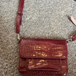 Väska  - En fin väska som ej är använd 