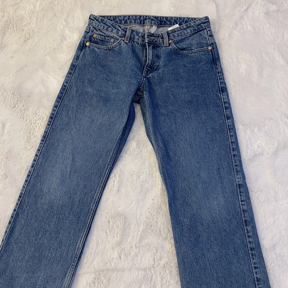 Arrow low straight jeans i storlek 27/30. Oanvända, säljer eftersom dom inte kommer till användning💕. Jeans & Byxor.