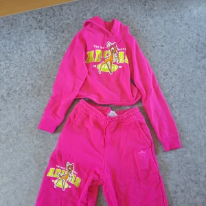 Adidasset stl 38. - Oanvänt adidasset stl 38. 