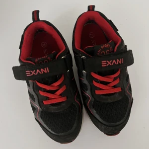 Exani barnskor stl 29 - Stl 29 Finns i ett rökfritt och djurfritt hem.