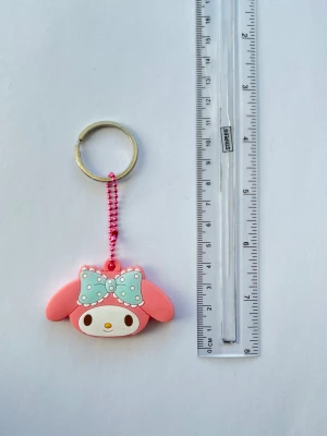 My melody nyckelring  - Helt ny my melody nyckelring! Om ni har några frågor eller vill ha fler bilder på produkten skriv gärna ett meddelande 💕 frakt är inkluderad i priset.