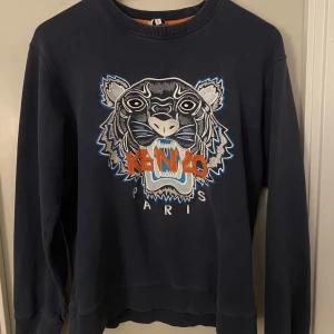 Kenzo sweatshirt  - Säljer den för den är för liten för mig 