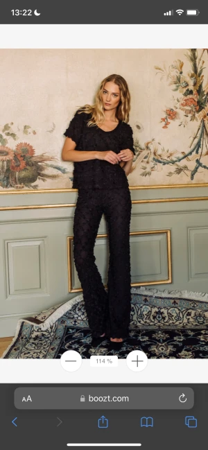 Byxor Ida Sjöstedt - Världens finaste byxor från Ida Sjöstedt. Köpta för ganska längesedan men har aldrig blivit använda pga att de är lite för stora för mig. Endast testade. Lappen kvar! Nypris är över 2000kr🖤