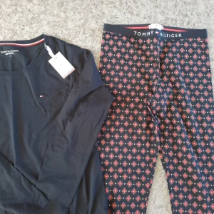 Tommy hilfiger pyjamas stl M - Oanvänt pyjamasset stl M. 