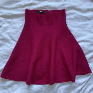 Rosa kjol  - Söt kjol som passar till vinter/höst. Fint skick, sparsamt använd ❤️