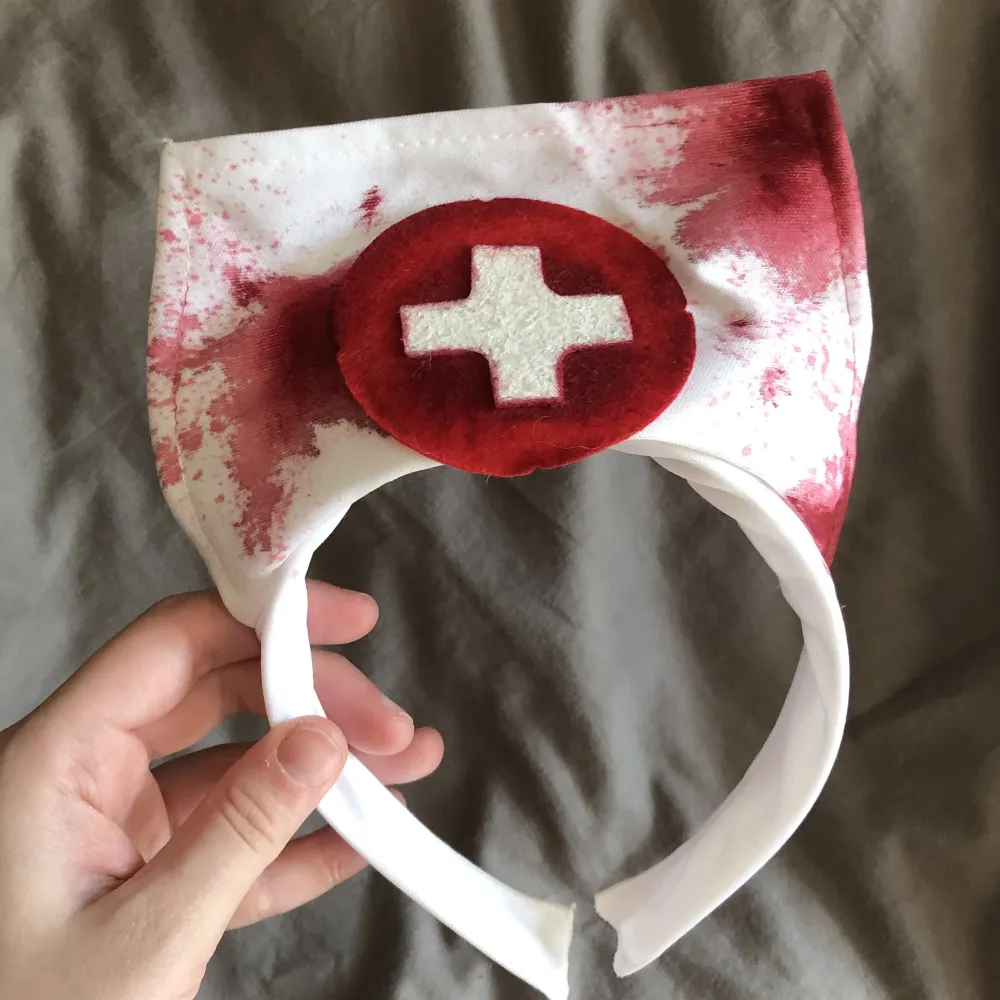 blodig sjuksköterska halloween  dräkt med accessoarer ( strumpor och diadem ) !. Klänningar.
