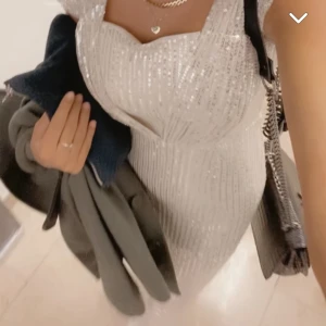 Säljer denna fina klänning  - Storlek S/xs använd 1 gång  strech material  frakt tillkommer, priset går att diskutera 