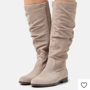 Bruna/beiga stövlar  - Stövlar utan klack  Storlek 38 Mitt pris: 200kr