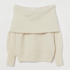 Off shoulder-tröja - Säljer denna skitsnygga och jättesköna off shoulder-tröjan ifrån H&M. Tröjan är sparsamt använd därav i superbra skick. Säljer för att jag tror att någon annan skulle kunna ha bättre användning för den!!💖