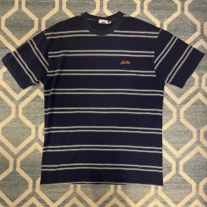 Buttergoods tisha - Soft blå tisha med härlig kvalite som alltid från butter. Inga defekter. Skriv gärna vid intresse!! 