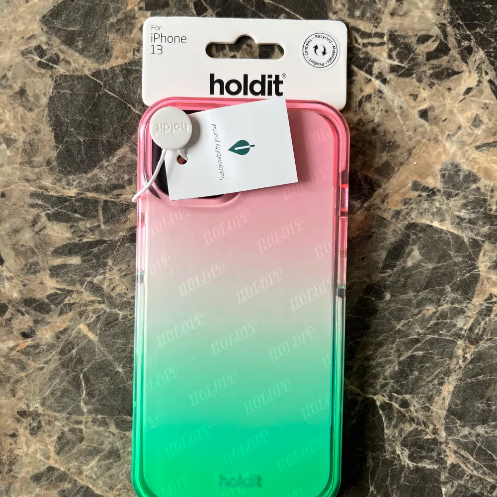 Helt ny grön rosa iPhone 13 skal från Holdit💓 💚 Priset är inklusive frakt! . Accessoarer.