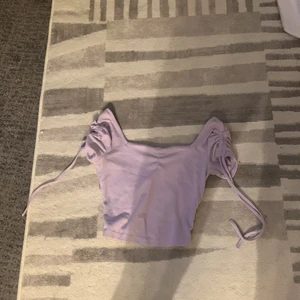 Tröja den Stein! - En super fin tröja från Schein som tyvärr är för liten för mig! Storlek S passar större! En super gullig lila färg💜💜