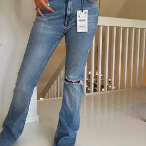 Zara jeans i stl 36, köptes förra året! 💕☺️ ganska mycket  använda. Är 169cm och de sitter bra på mig i längden. 