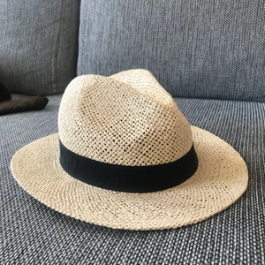 HM summer hat - Light and stylish women hat for summer. Wasn’t used much. Looks lovely for styles! 💗